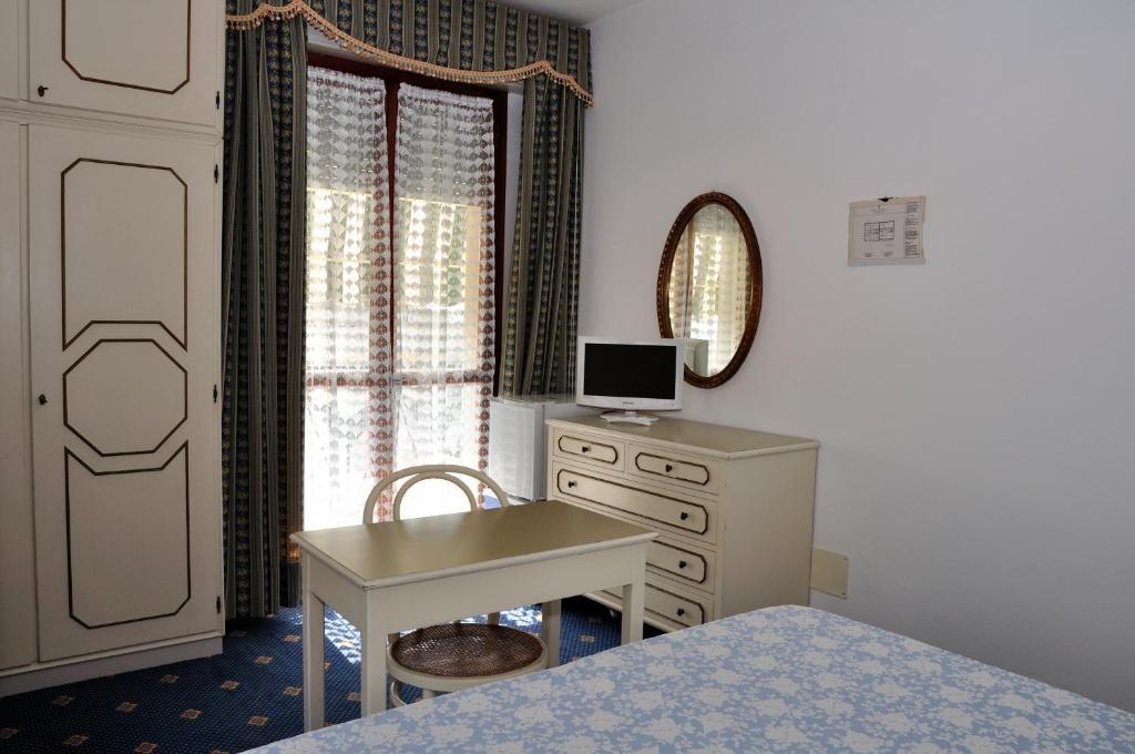 Hotel Tirreno Forte dei Marmi Room photo