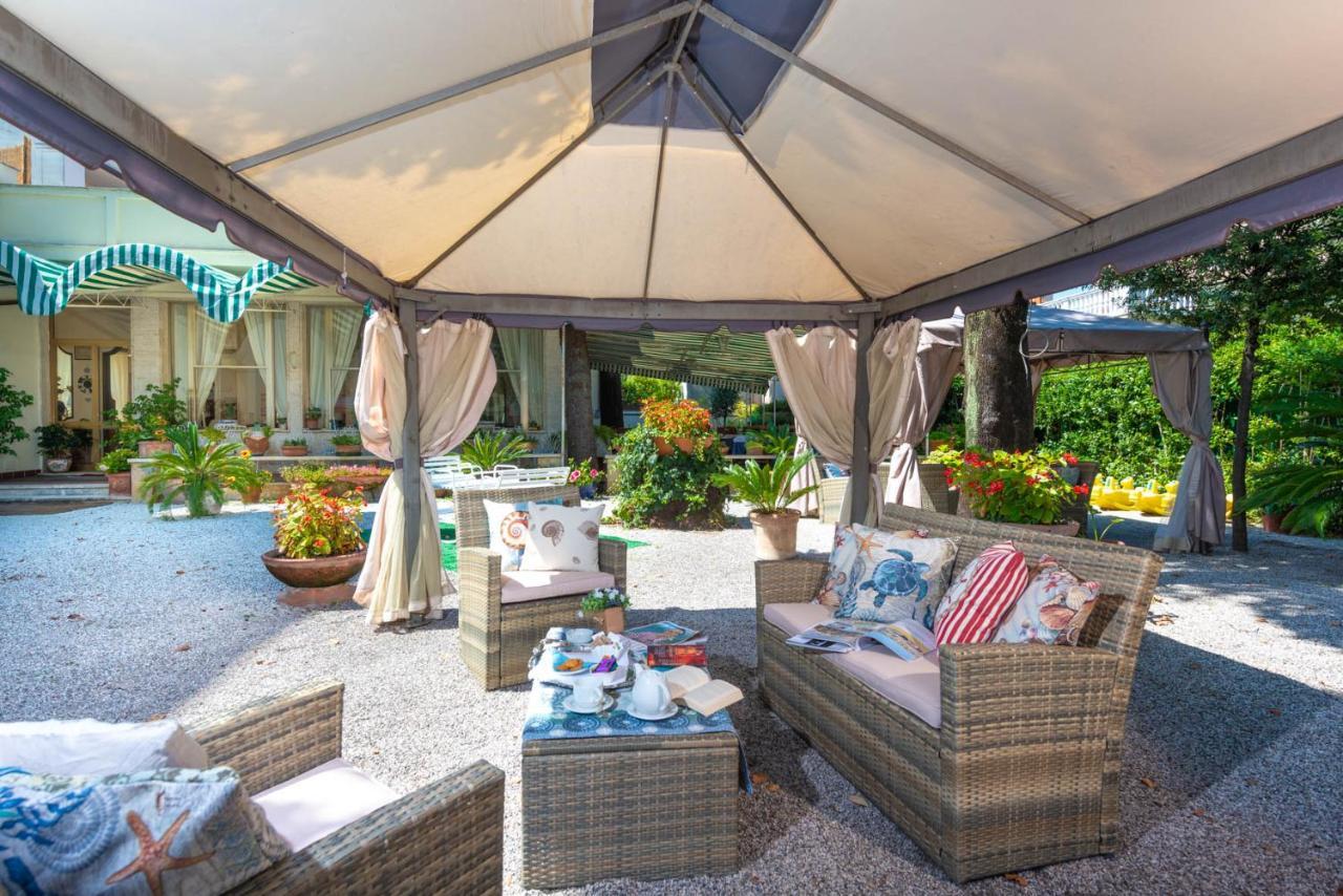 Hotel Tirreno Forte dei Marmi Exterior photo